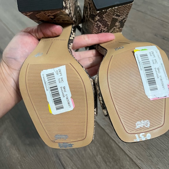 NWT Chelsea & Violet Tara Snake Skin Block heel - Picture 6 of 6